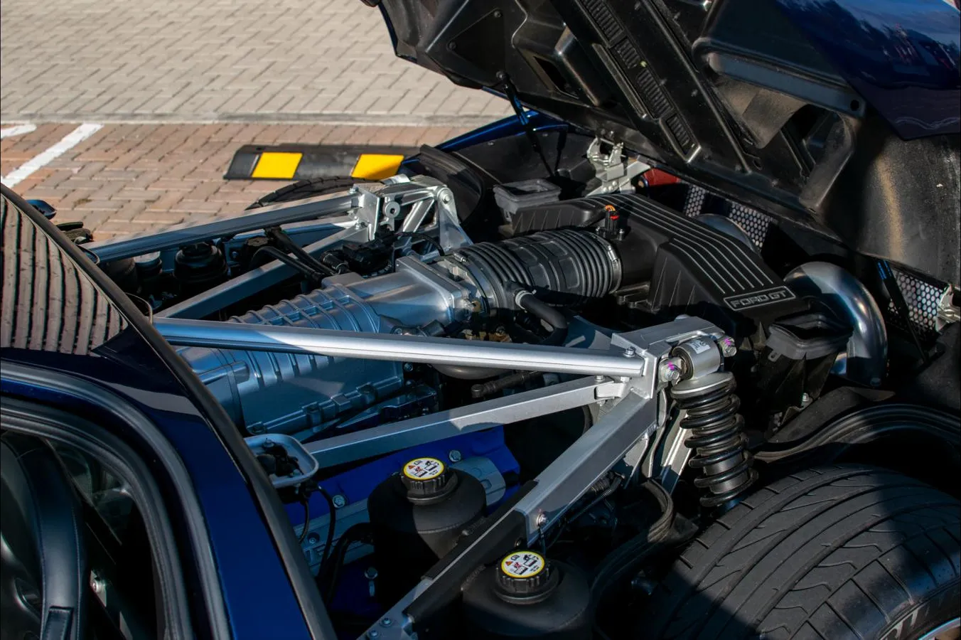 Ford GT supercharged V8 engine